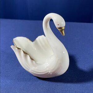 Lenox Ivory Swan with Gold Trim